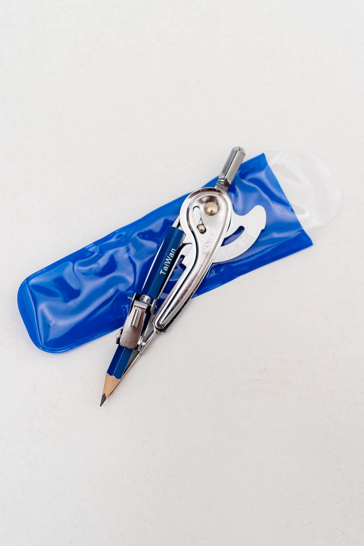 Циркуль металевий з олівцем у чохлі