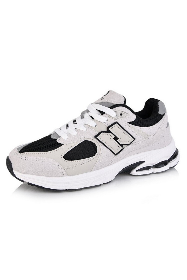 Кросівки жіночі