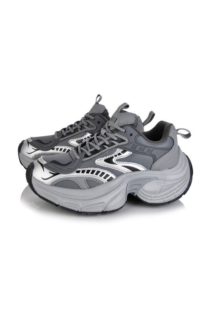 Кросівки жіночі