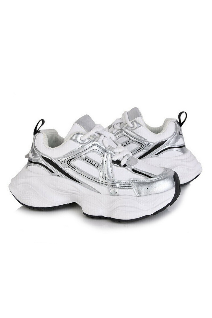 Кросівки жіночі