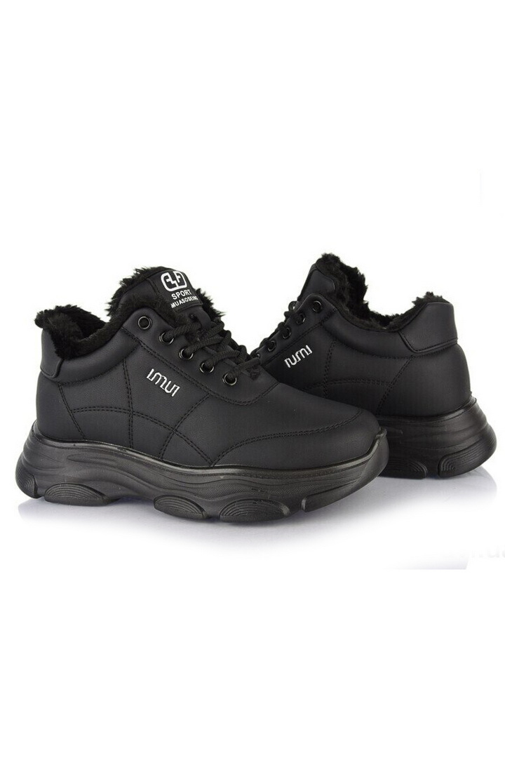 Кросівки жіночі