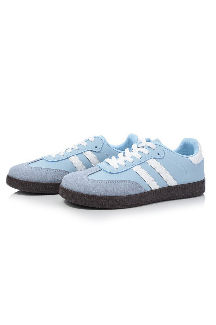 Кросівки жіночі