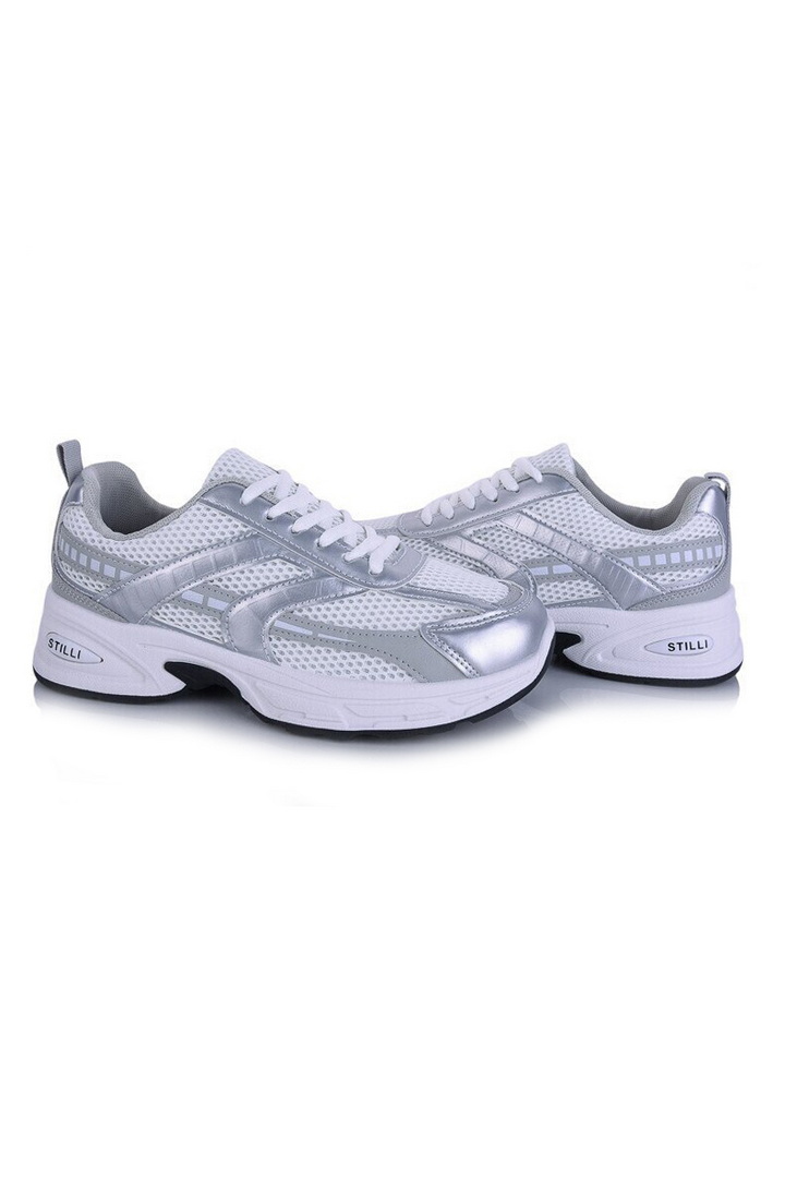 Кросівки жіночі