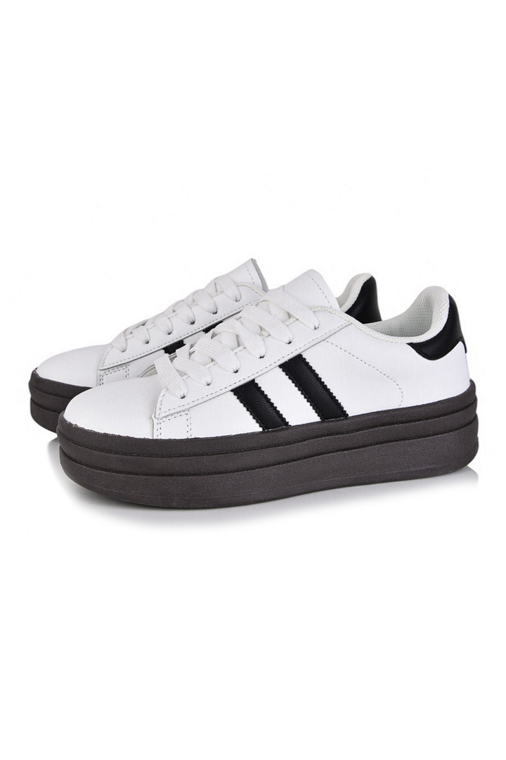 Кросівки жіночі