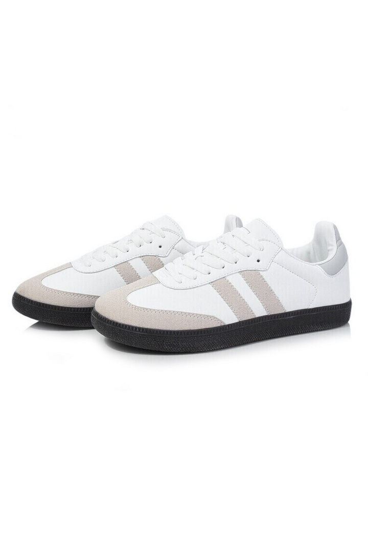 Кросівки жіночі