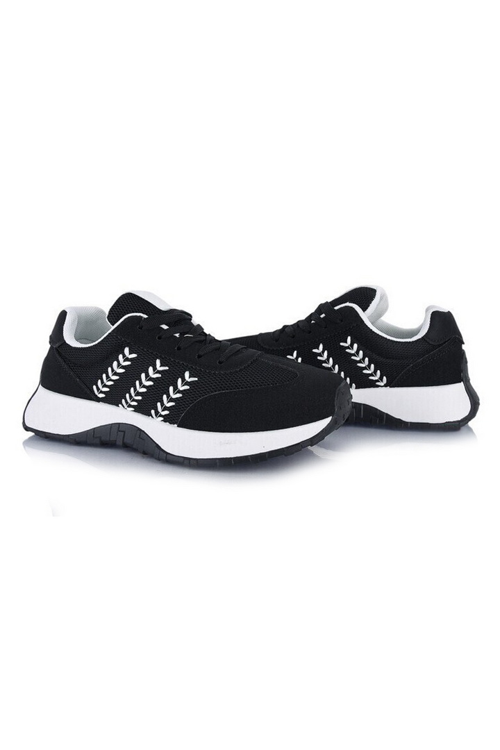 Кросівки жіночі