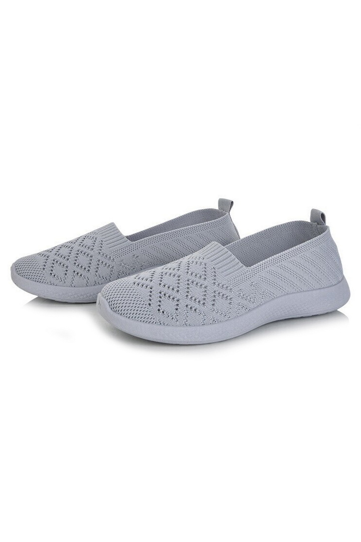 Кросівки жіночі